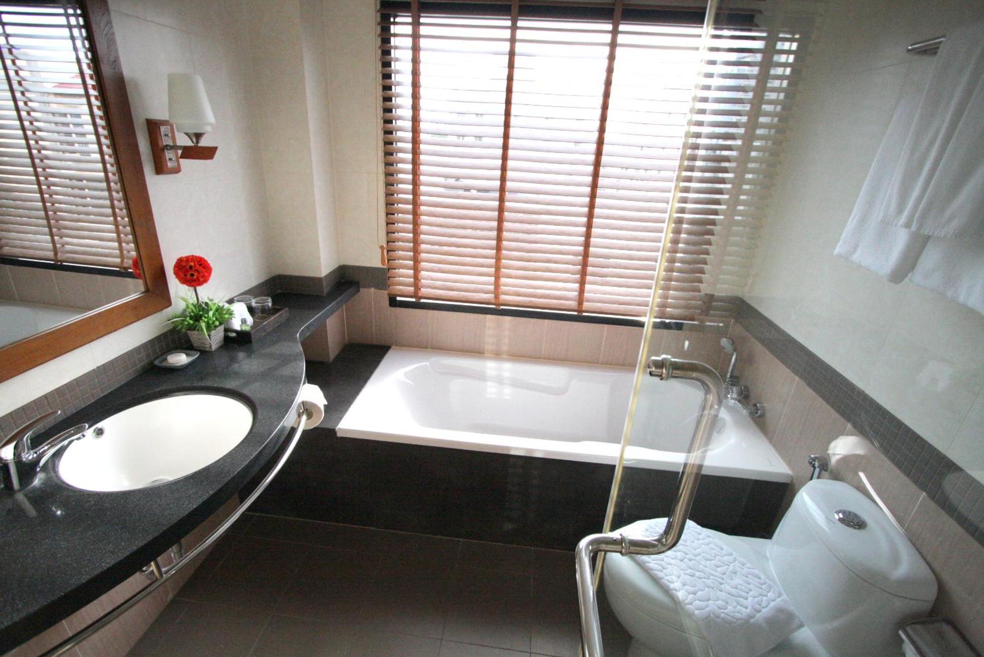 Hiran Residence Patong Bagian luar foto